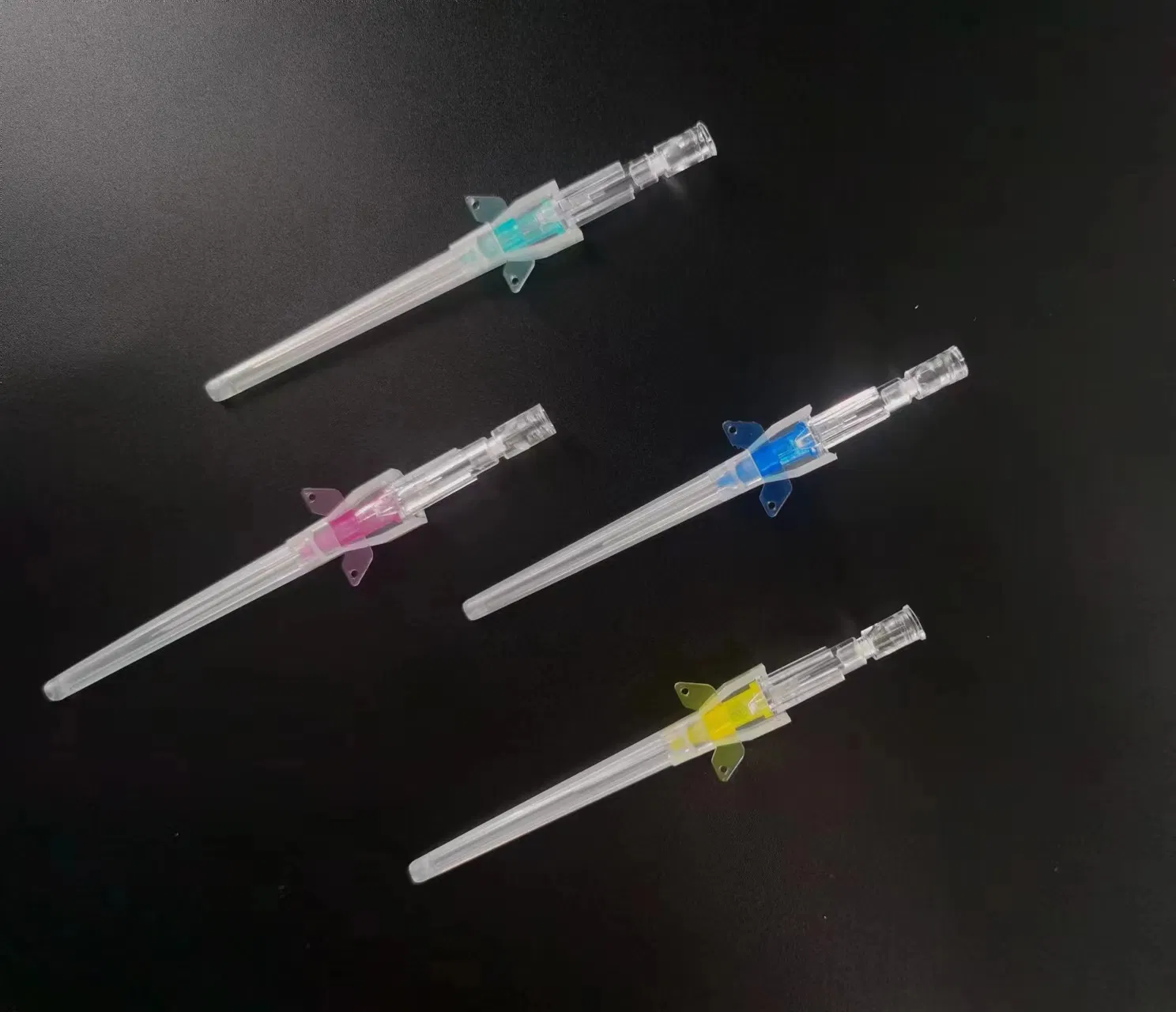 قسطرة وريدية من نوع الفراشة للاستخدام الطبي disposable مع غطاء الهيبارين