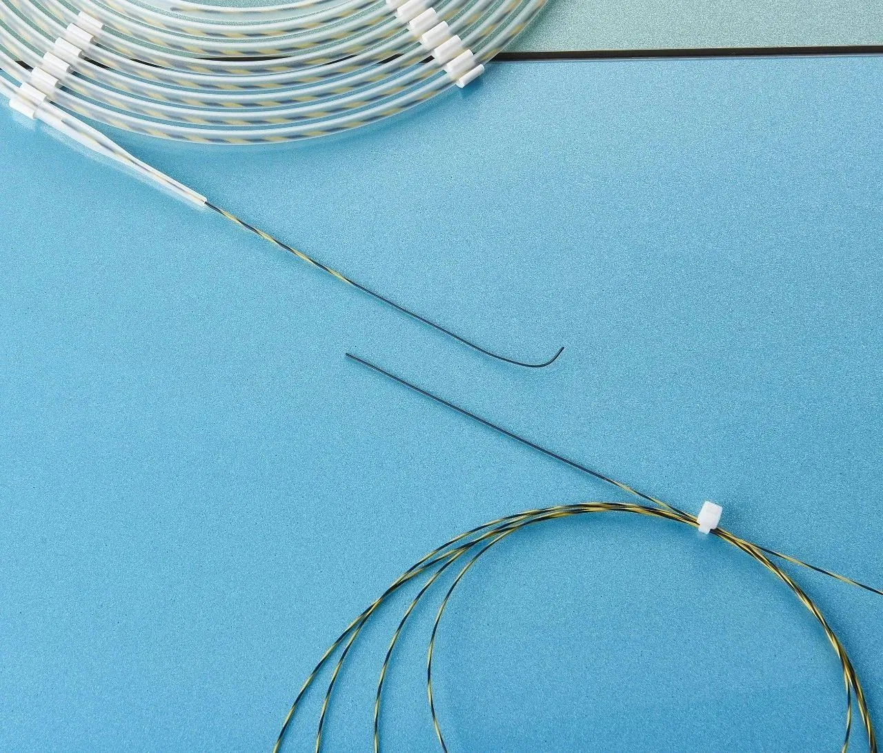 دليل طبي لأسلاك القسطرة من أبل مع طرف على شكل حرف J وطلاء PTFE