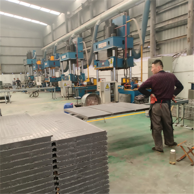 Factory Cheap Price FRP/BMC/SMC/GRP Composite Resin Fiberglass Square Manhole Cover for Sidewalk/Garden/Road