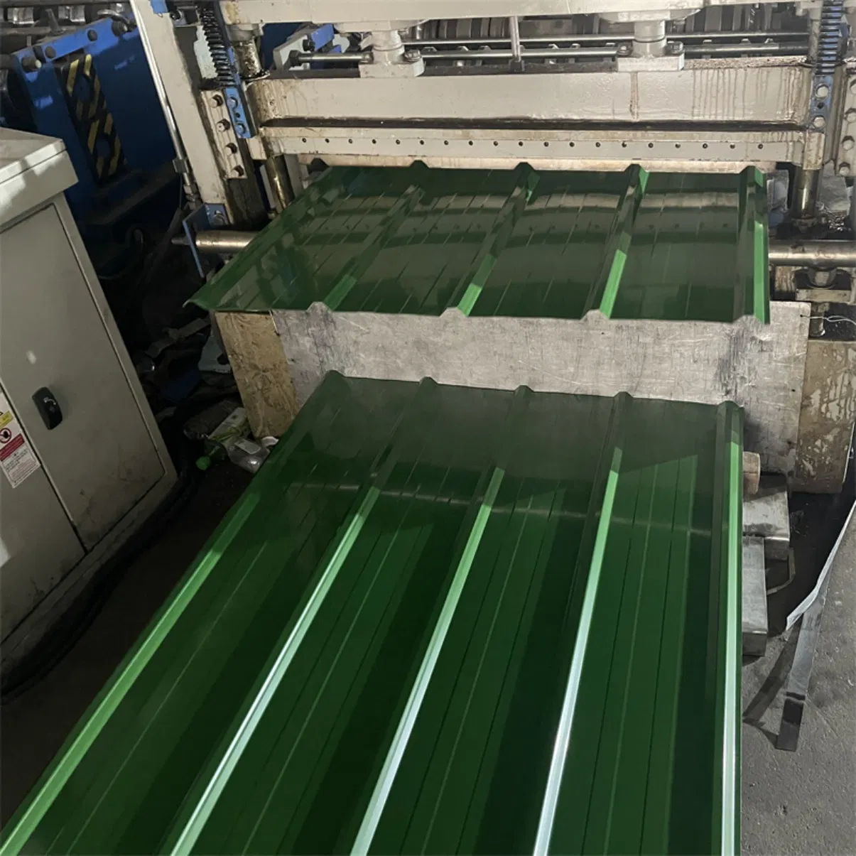 Aluminum Premium Prepainted Galvanized Metal Ibr Corrugated Color Coated Aluzinc Chromadek Aluminium Steel Roofing Roof Sheets for Outdoor Use Factory Price