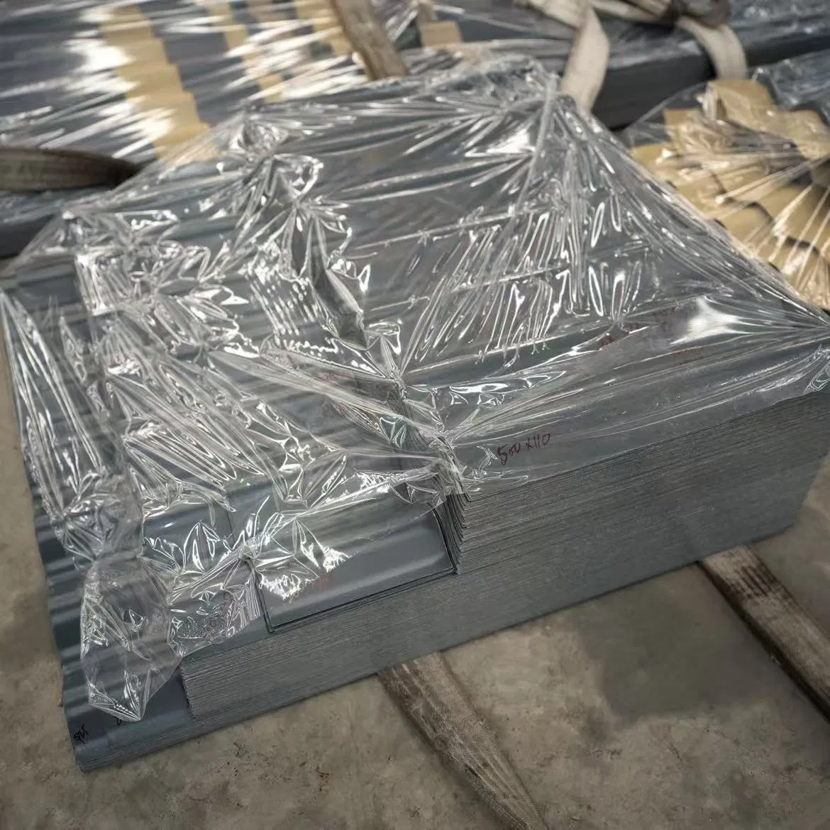 0.3 - 0.8 Millimeters Thick Colored Pre-Coated Galvanized Steel Sheet for Prefabricated Roof Panels of Houses