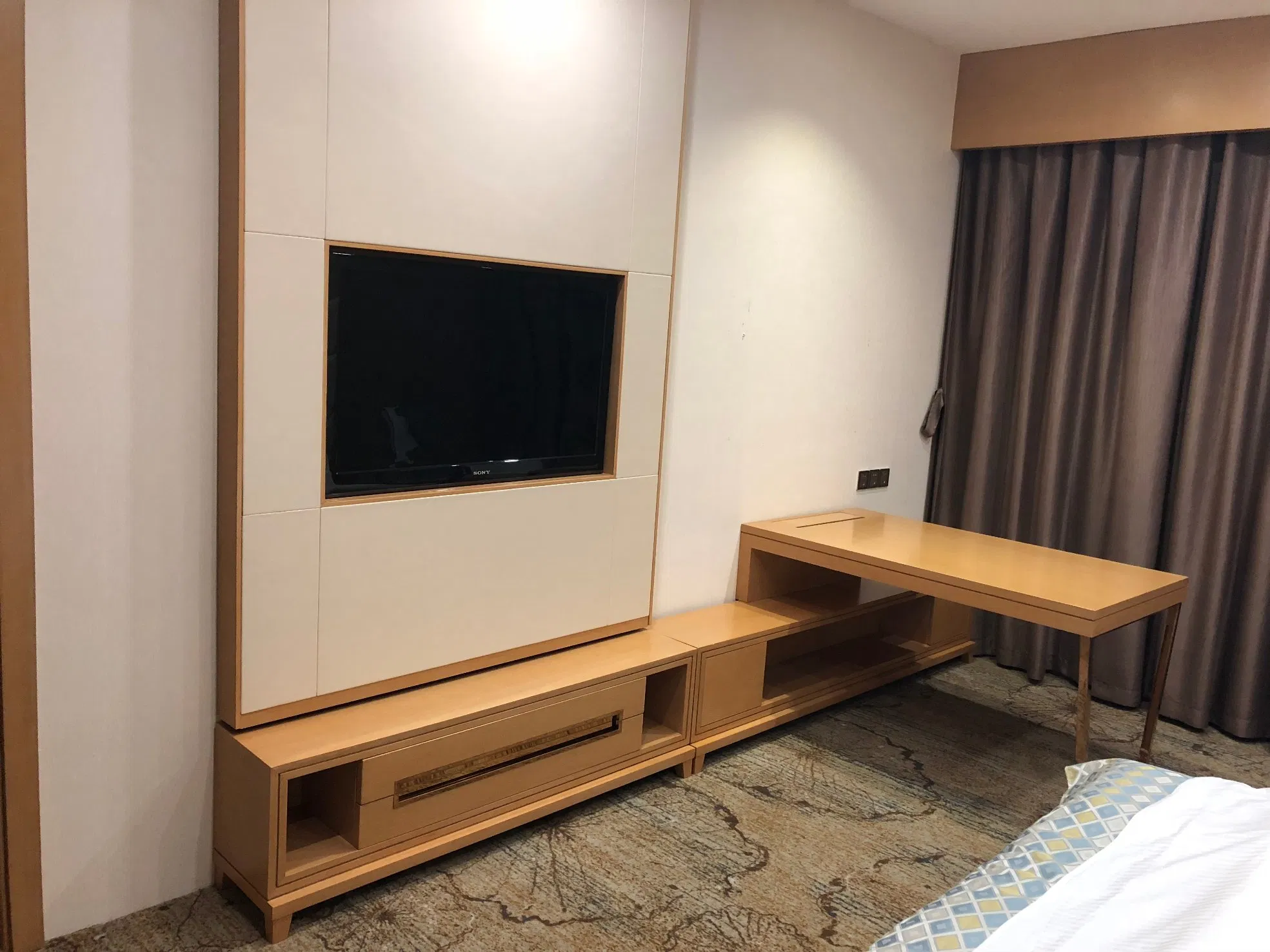 Custom Made Contemporary Wooden King Size Hotel Bedroom Sets for Hospitality Contract Furniture (HBB-0166)