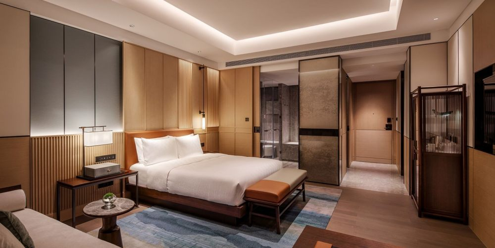 Modern Custom Sleep Hotel Contract Furniture Solid Wood Extra Large Double Bed