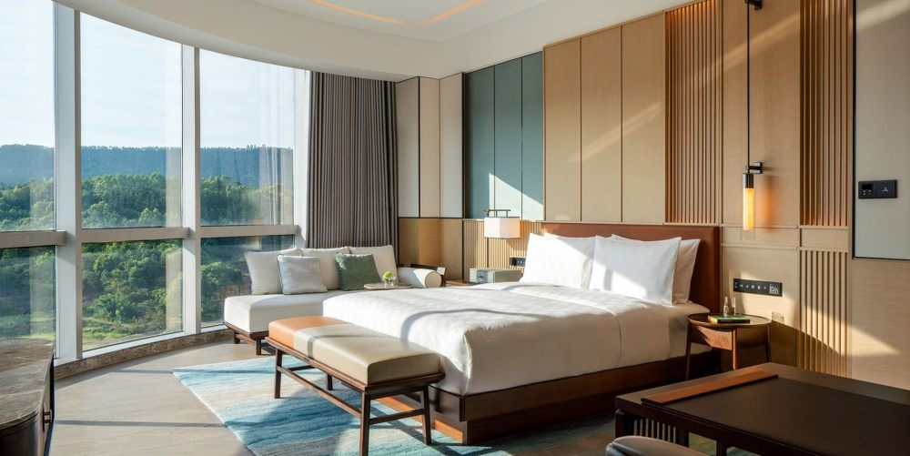 Modern Custom Sleep Hotel Contract Furniture Solid Wood Extra Large Double Bed