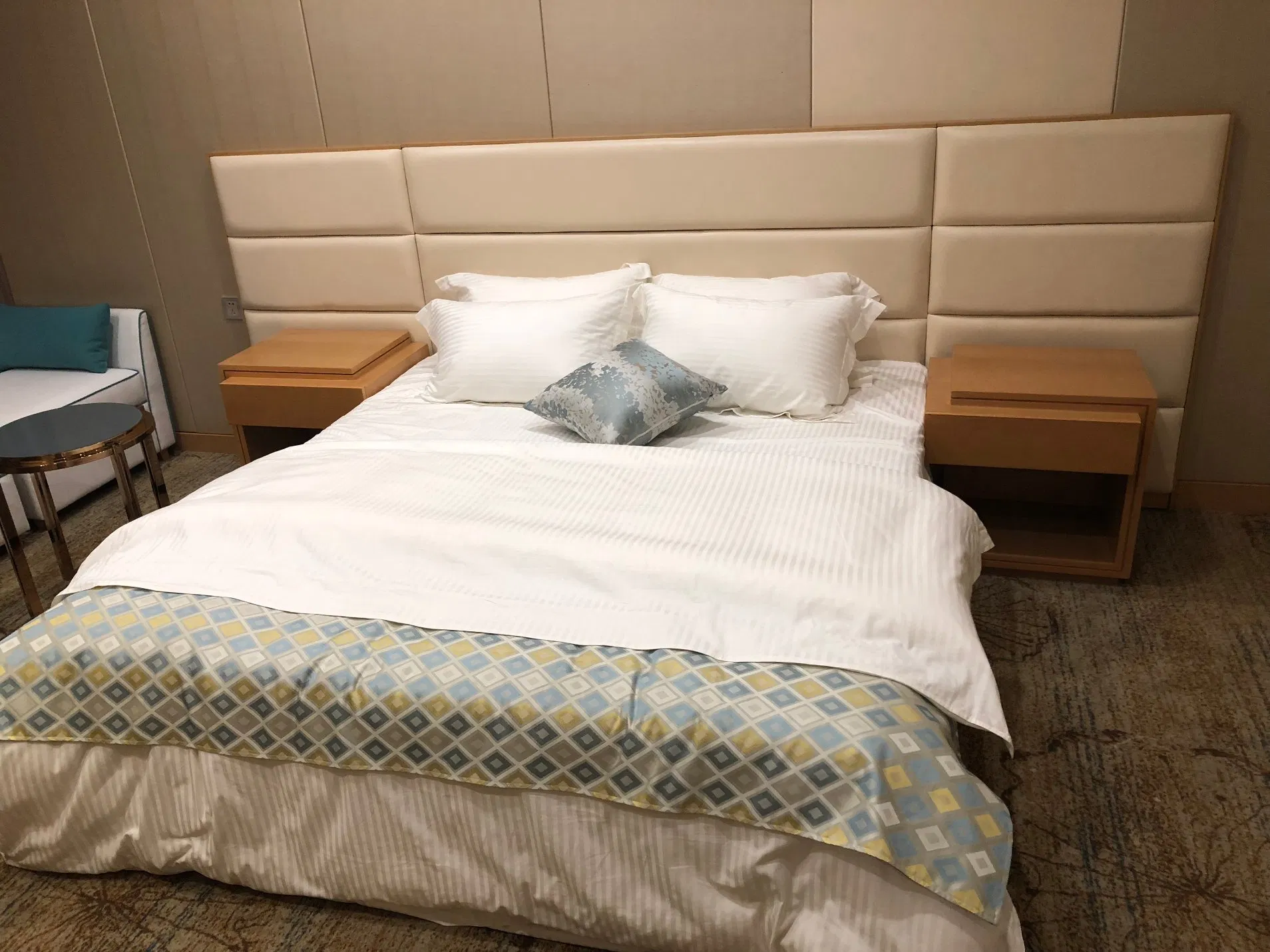 Custom Made Contemporary Wooden King Size Hotel Bedroom Sets for Hospitality Contract Furniture (HBB-0166)