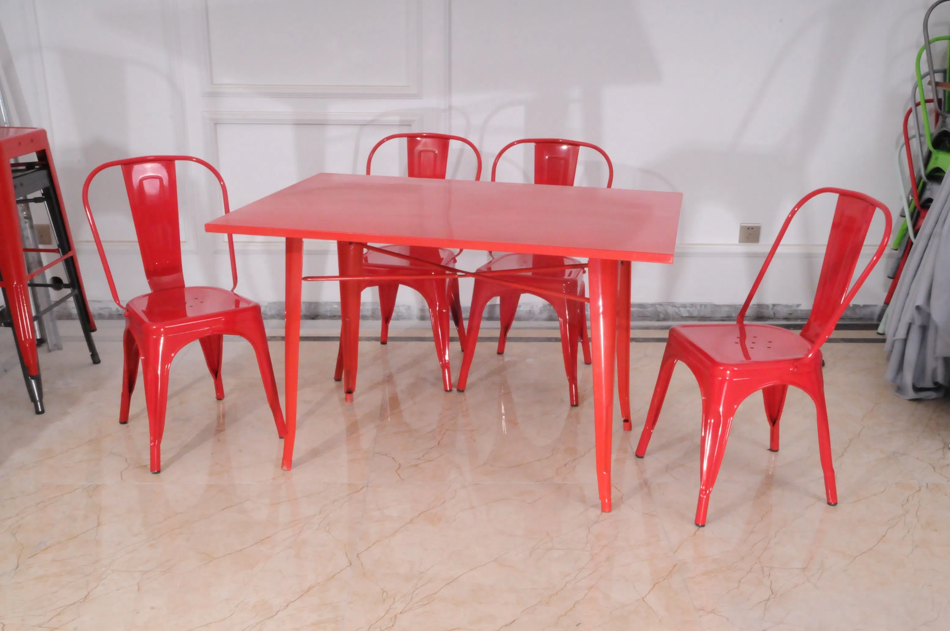 China Factory Wholesale Modern Furniture 4 Seater Metal/Stainless Steel Dinner/Dining Table Set for Home/Room/Restaurant/Square