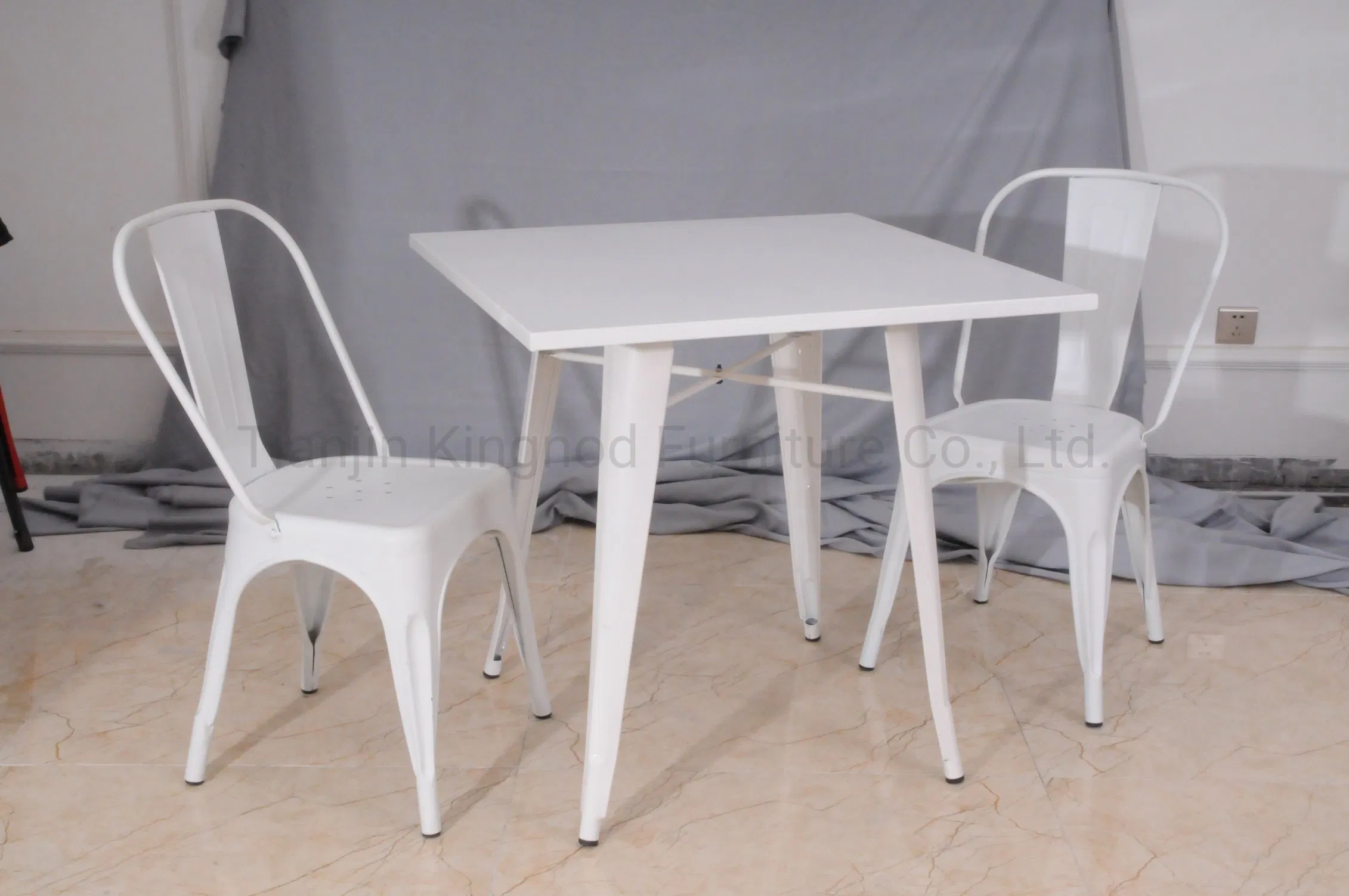 China Factory Wholesale Modern Furniture 4 Seater Metal/Stainless Steel Dinner/Dining Table Set for Home/Room/Restaurant/Square