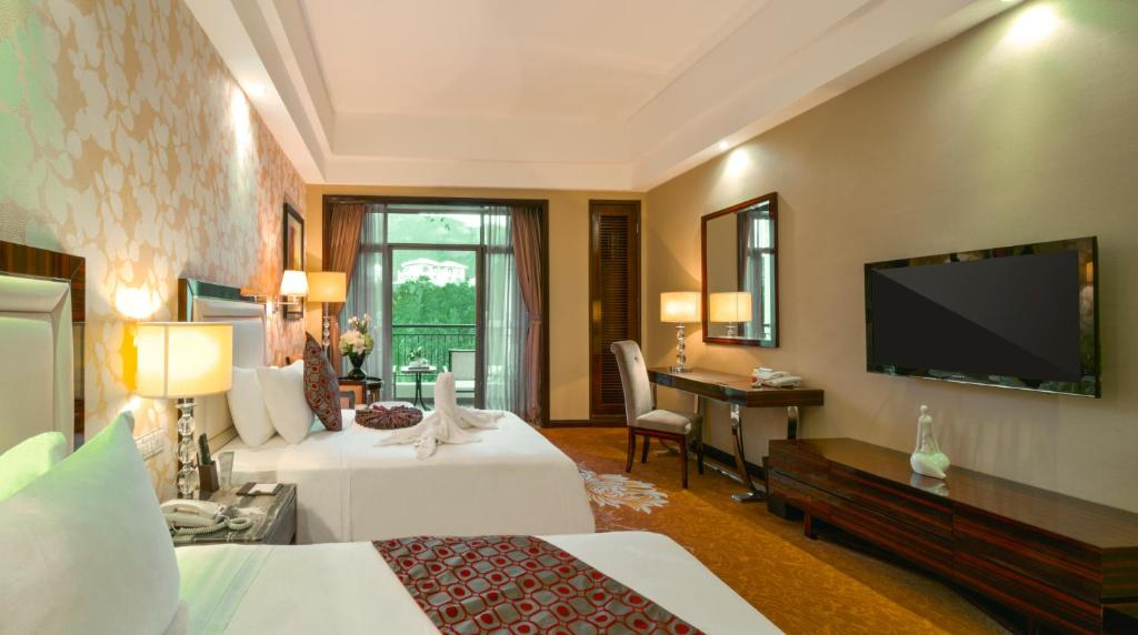 Luxury European Style Hotel Contract Furniture Custom Eco-Friendly Solid Wood Hotel Double Bed Room Furniture for Hotel