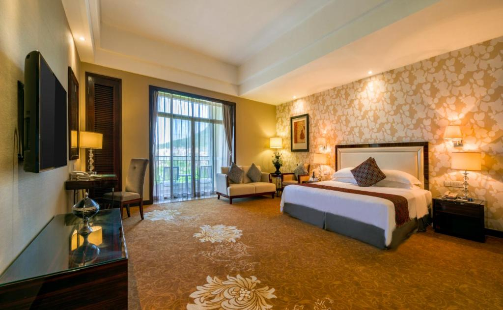 Luxury European Style Hotel Contract Furniture Custom Eco-Friendly Solid Wood Hotel Double Bed Room Furniture for Hotel