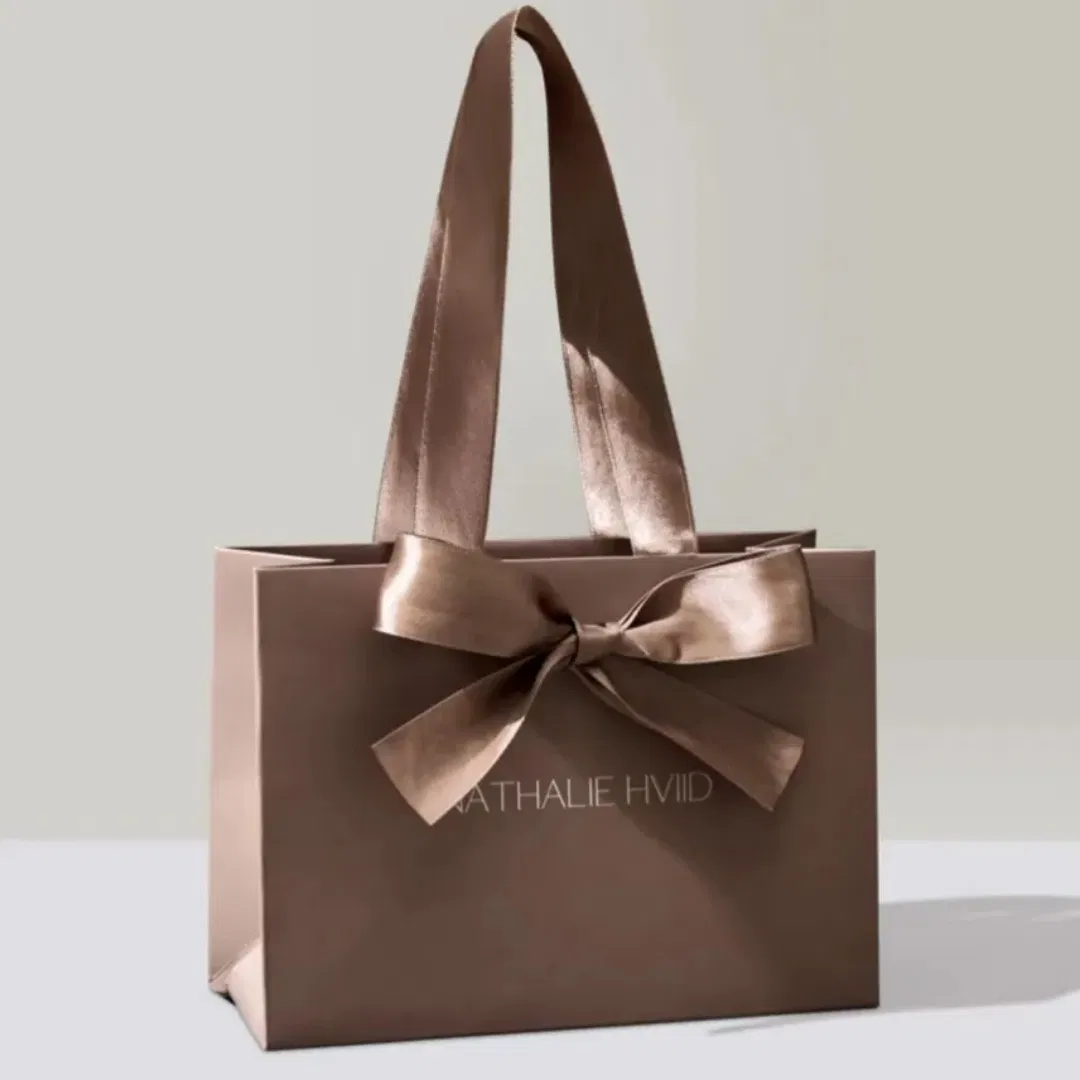 Premium White Glossy Paper Bags Luxury Retail Packaging for Jewelry Cosmetics