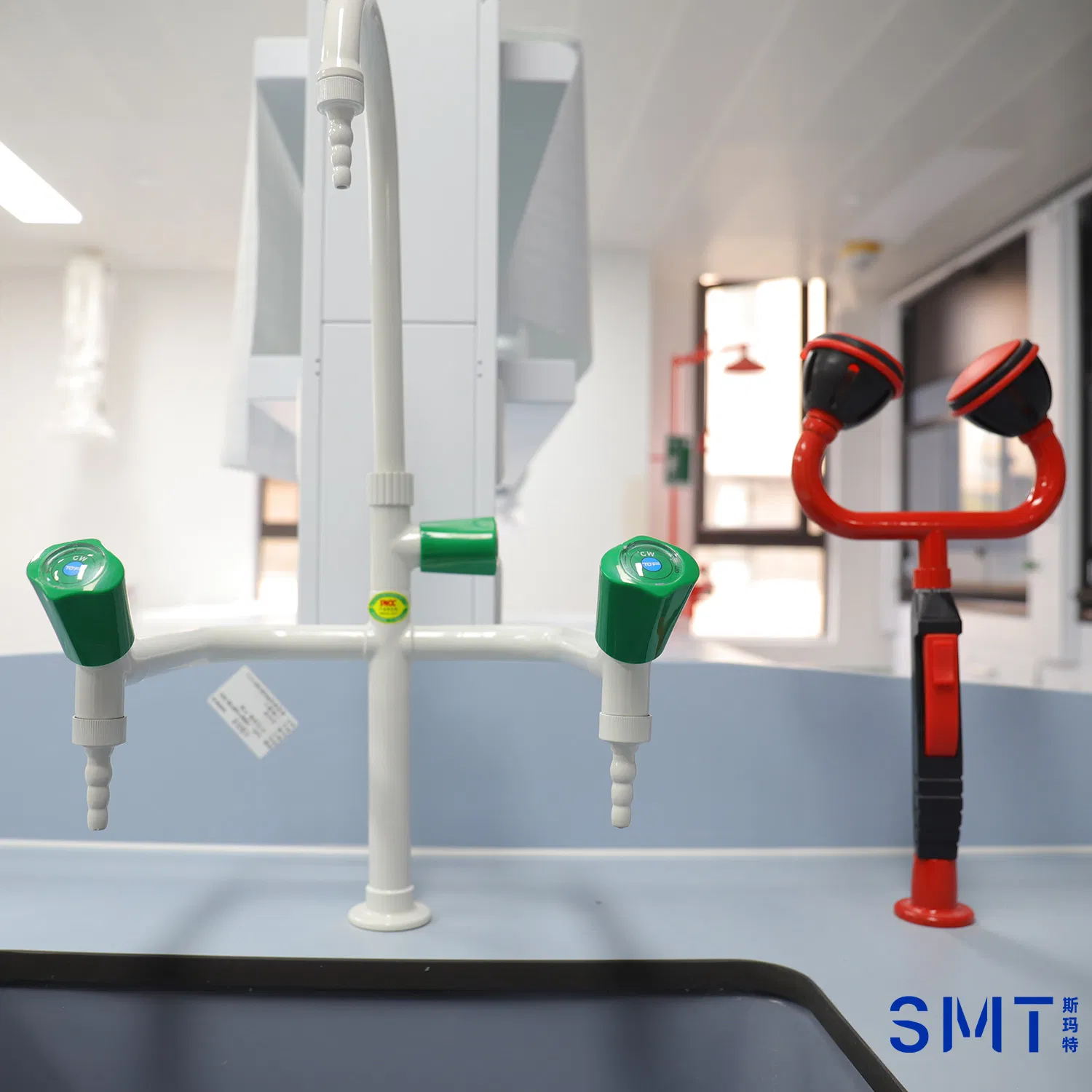 Emergency Eyewash System with Dual Heads - SMT Brand Quality