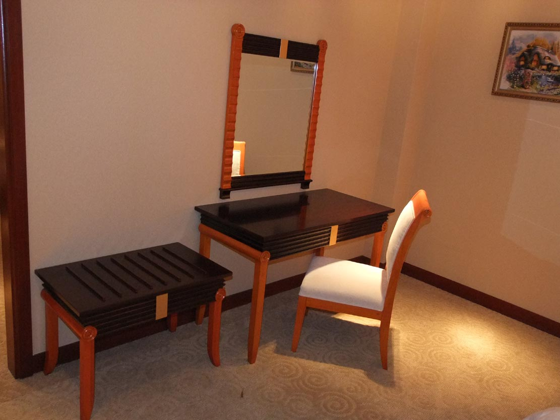 Custom Made Contemporary Wooden Hotel Bedroom Sets for Hospitality Contract Furniture (NCHB-5101020511)