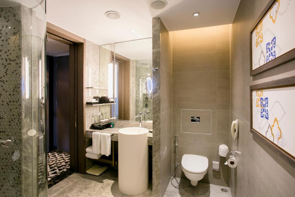 China Contract Furniture Manufacturer Custom Luxury King Size Leather Bed Bedroom Set Hotel Furniture