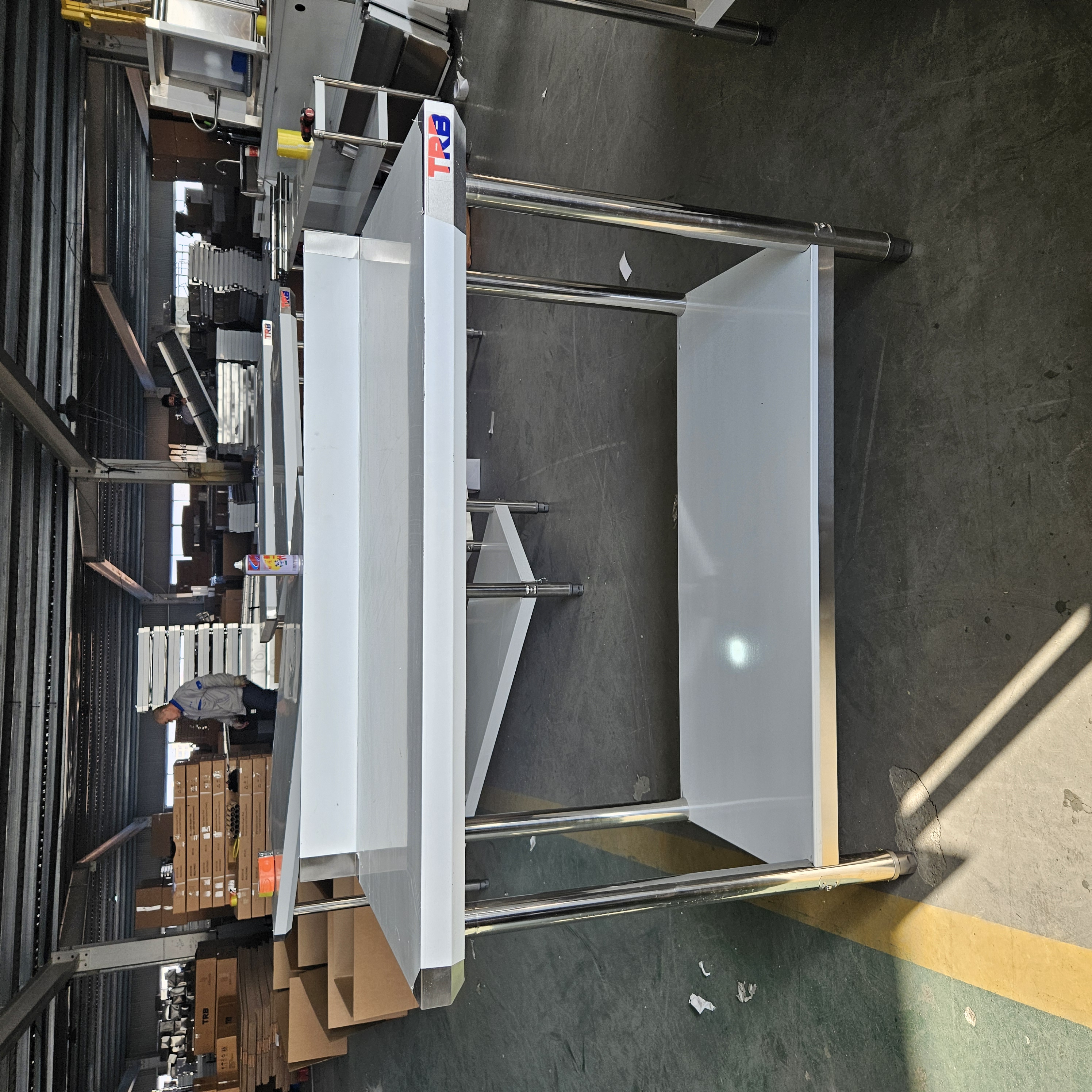 Commercial Kitchen Stainless Steel Worktop Splashback Durable Workstation CE/NSF Certified 800kg/m Load Capacity 5-Year