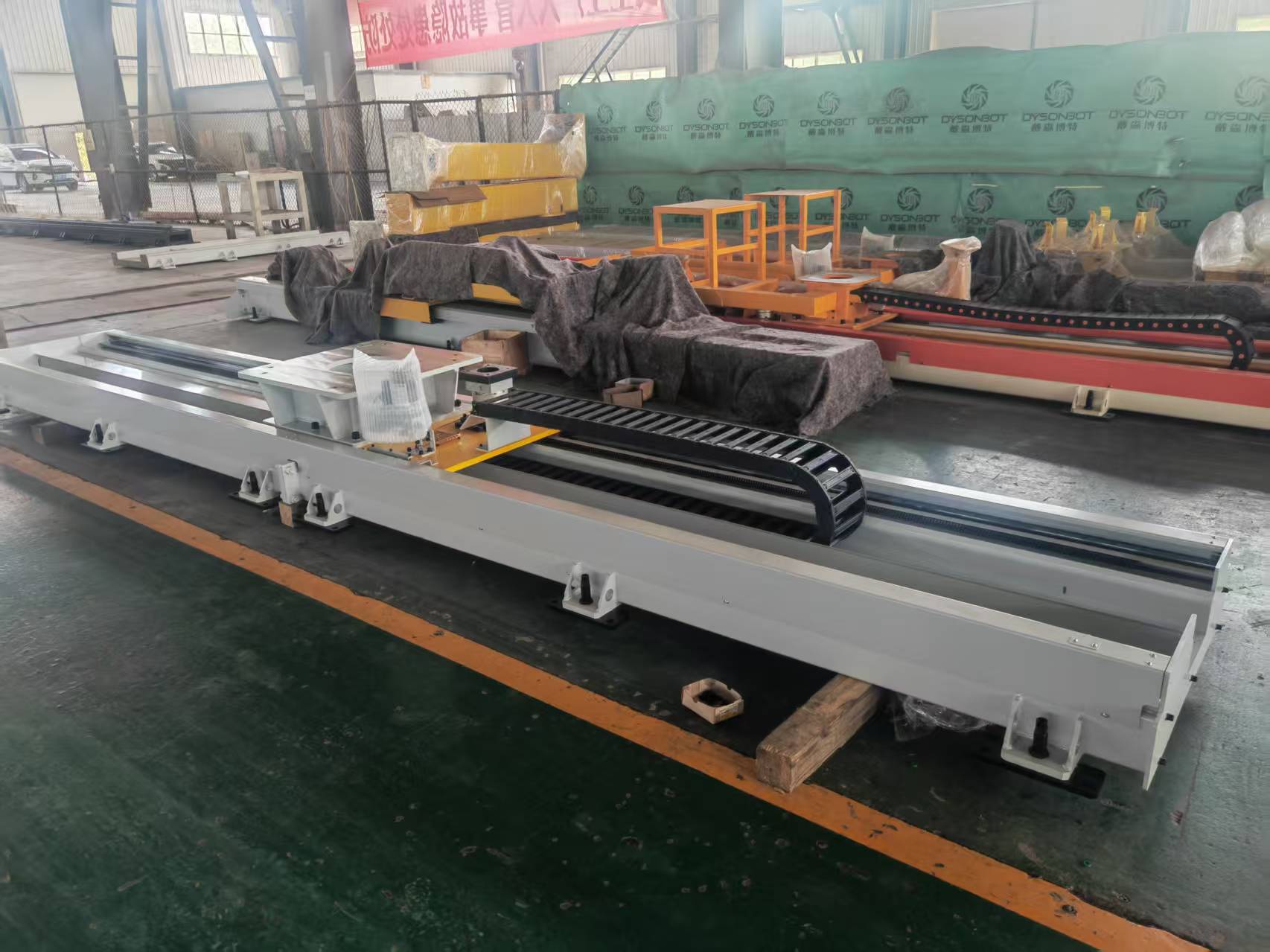 High Productivity Industrial Column Robot Safe Output Linear Semi Enclosed Ground Track Welding Robot Track 2 kW 1500kg