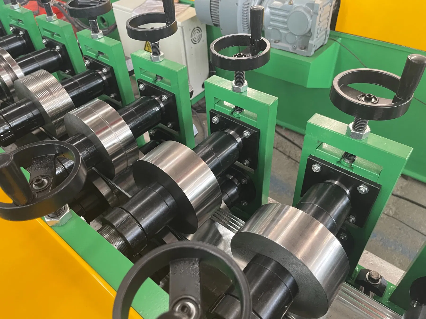 Roll Forming Machine for The Production of Ud CD Uw Cw Profile