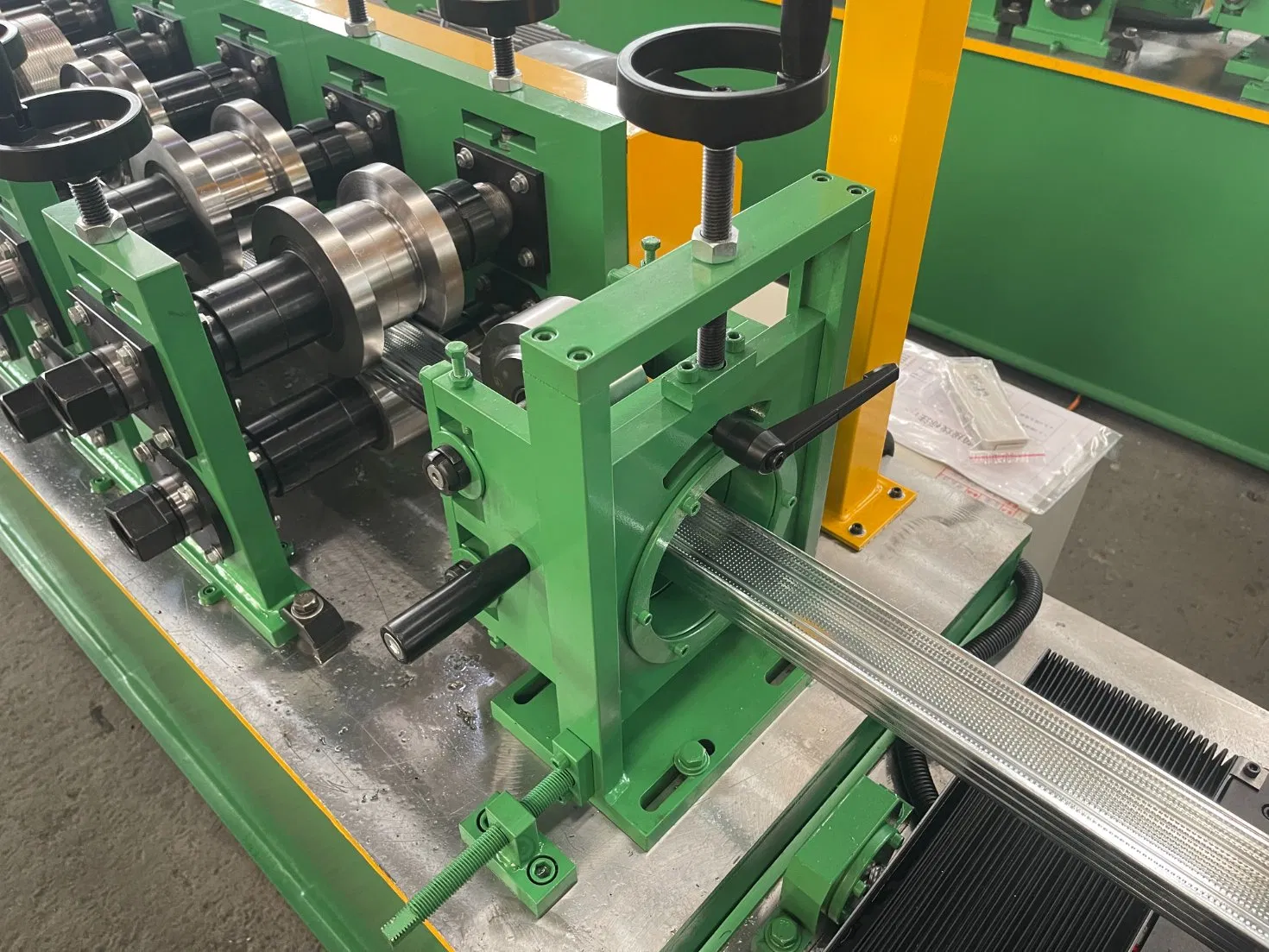 Roll Forming Machine for The Production of Ud CD Uw Cw Profile