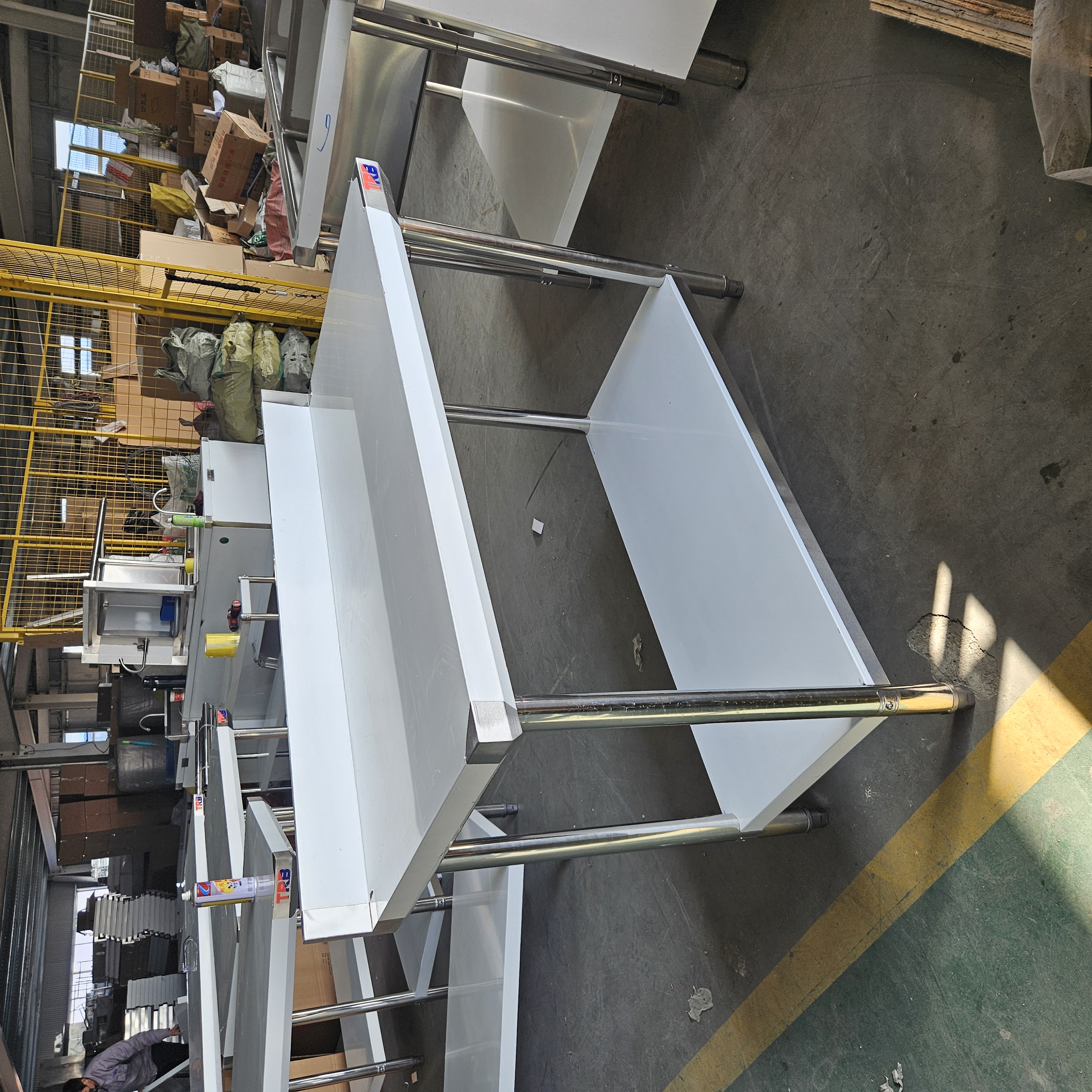 Commercial Kitchen Stainless Steel Worktop Splashback Durable Workstation CE/NSF Certified 800kg/m Load Capacity 5-Year