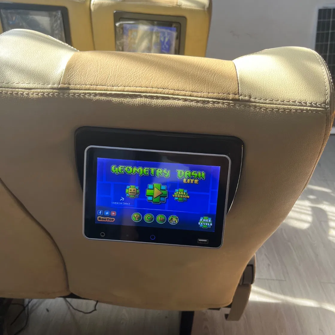 Bus VOD Entertainment System with Powerful Apk Software &amp; Management Platform Car Accessories