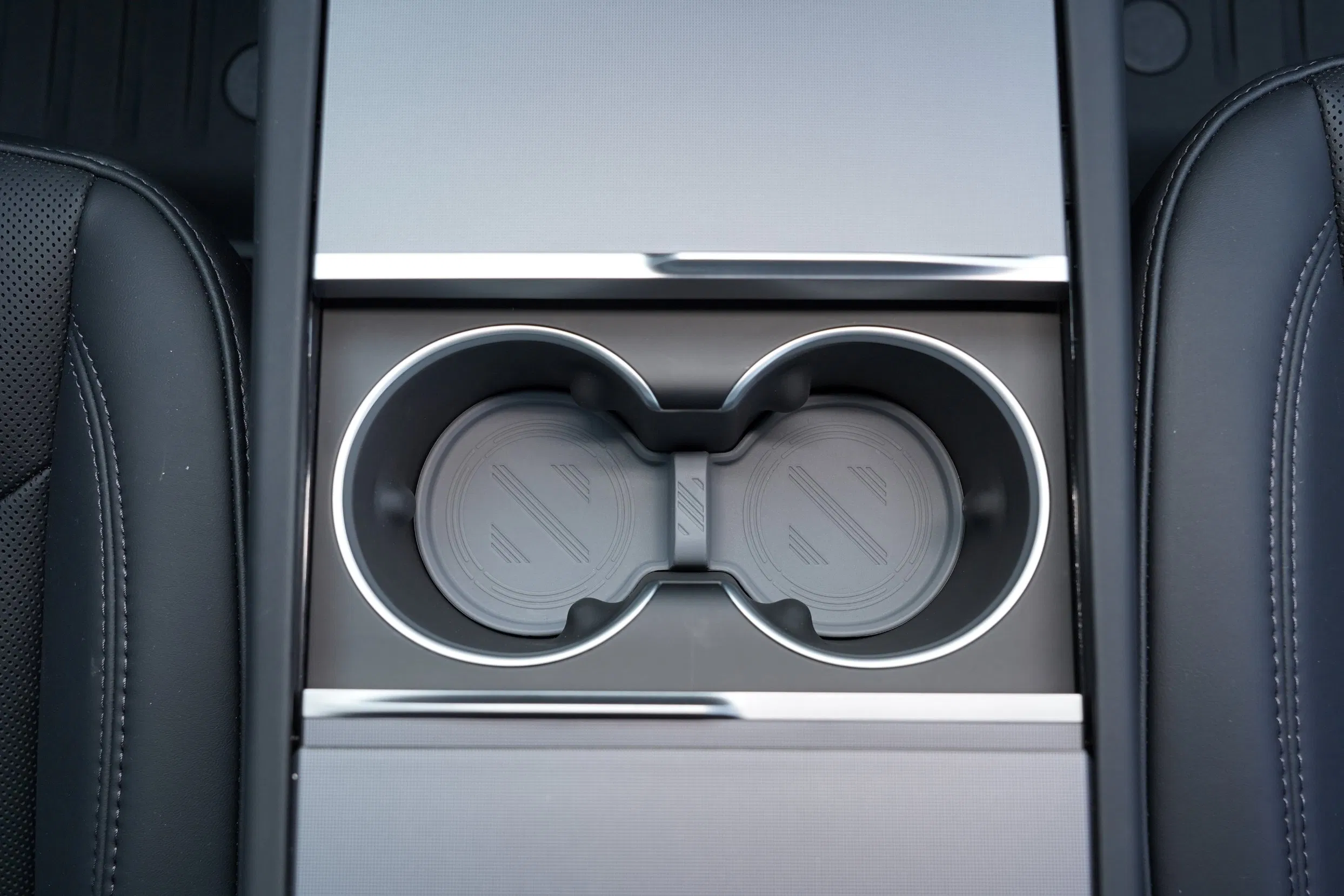 2022 New Design Parts Car Accessories Interior Center Console Grey Upgraded Cup Holder Card Slot for Tesla Model 3 Highland