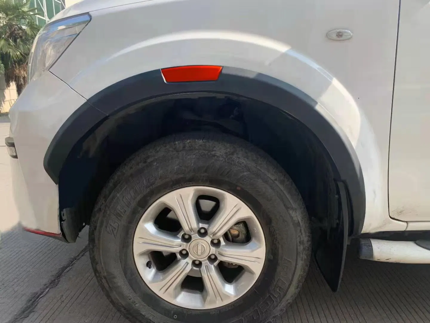 High Quality Auto Parts Car Exterior Accessories Body Kit Fit PP Material for Navara Np300 2016 Upgrade to 2021