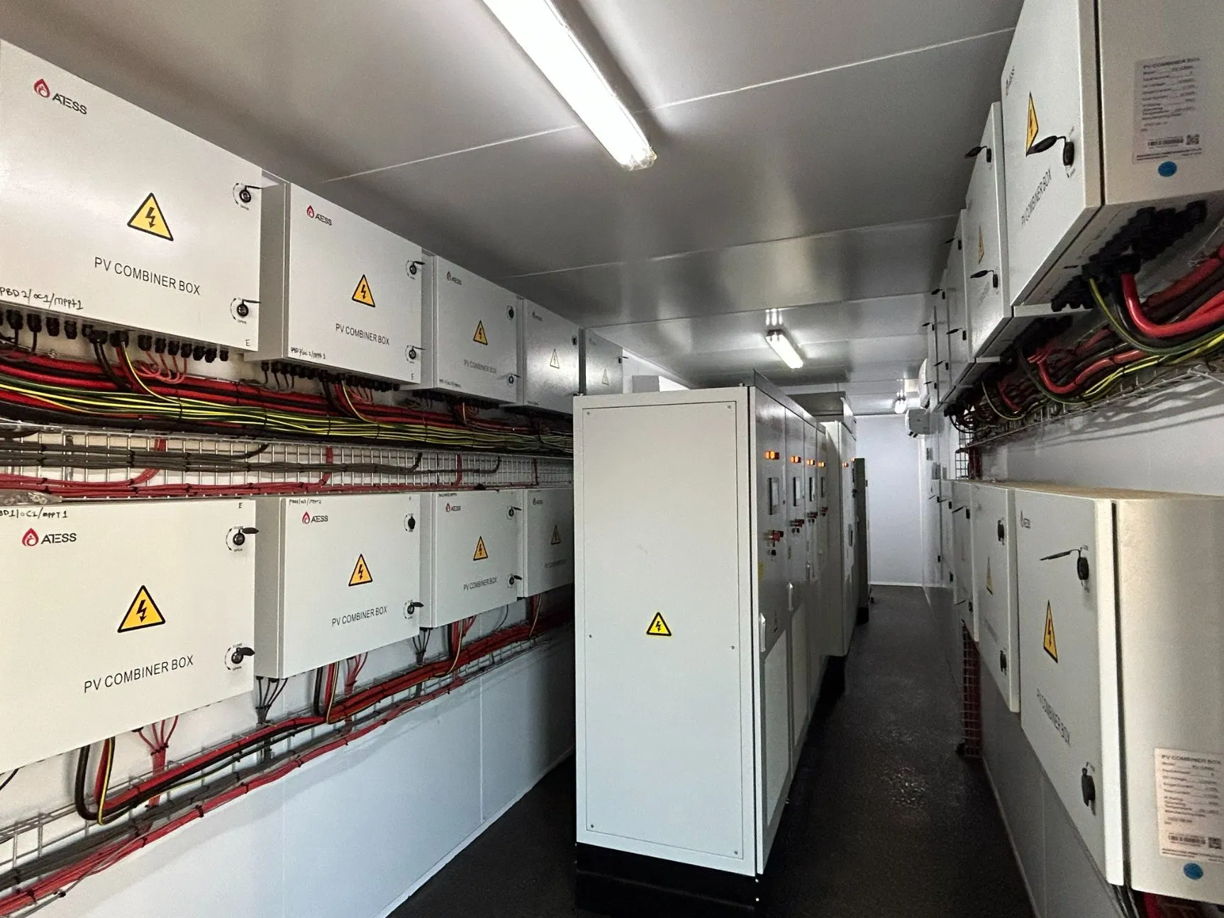 All-in-One Ess System with Lithium Ion Battery LiFePO4 off-Grid Connection Liquid Cooling IP65 Protection Class