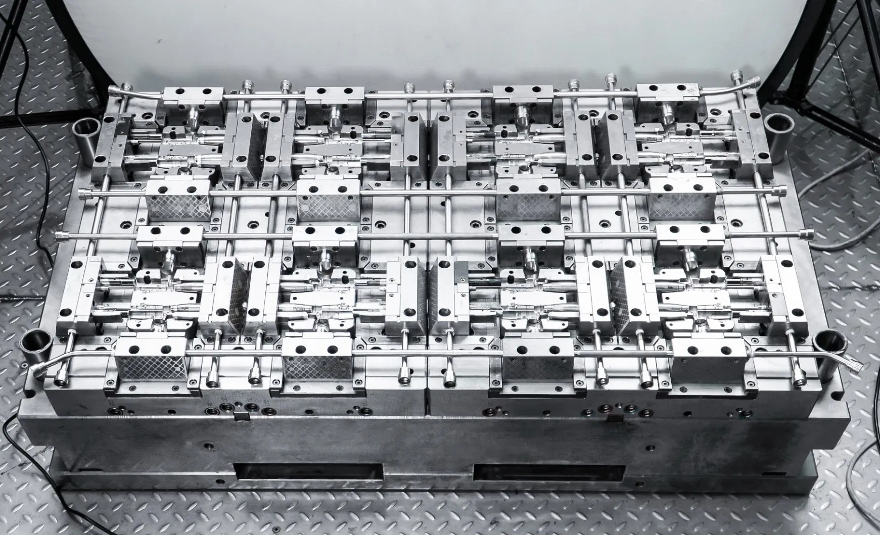 Injection Plastic for Auto Steering System Car Accessories Parts Auto Mould