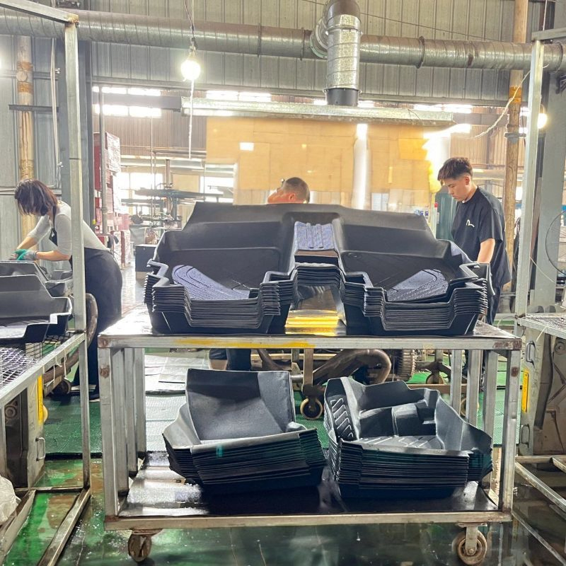 Car Accessories Factory Wholesale Full-Coverage Dustproof TPE Car Floor Mats of Car Accessory