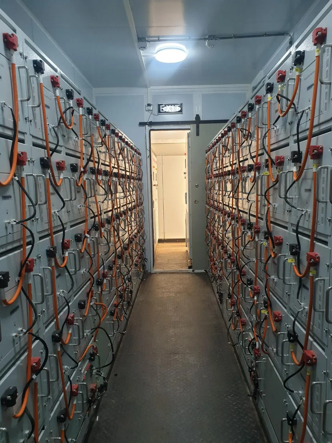 All-in-One Ess System with Lithium Ion Battery LiFePO4 off-Grid Connection Liquid Cooling IP65 Protection Class