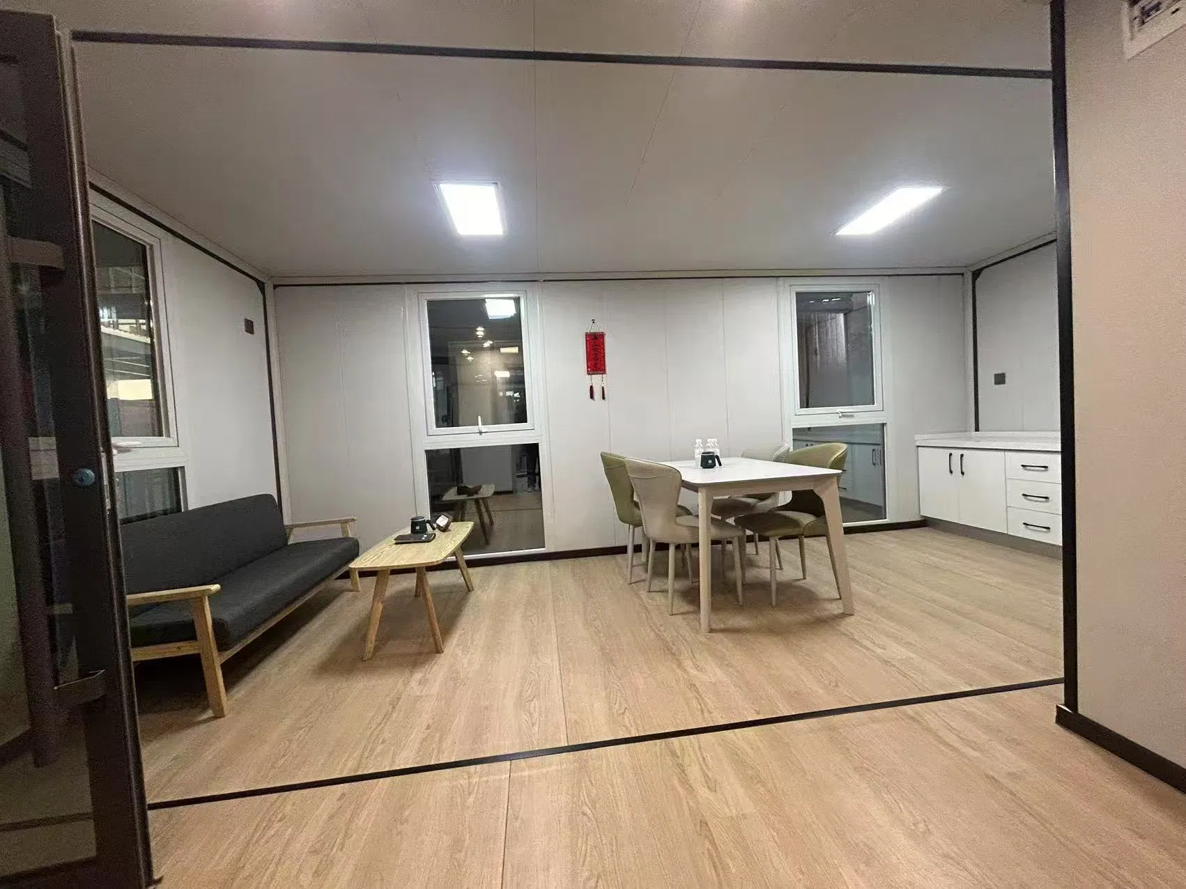 20FT Customized Warm Tiny Steel Modular Prefab Prefabricated Container House Home Villa with Terrace