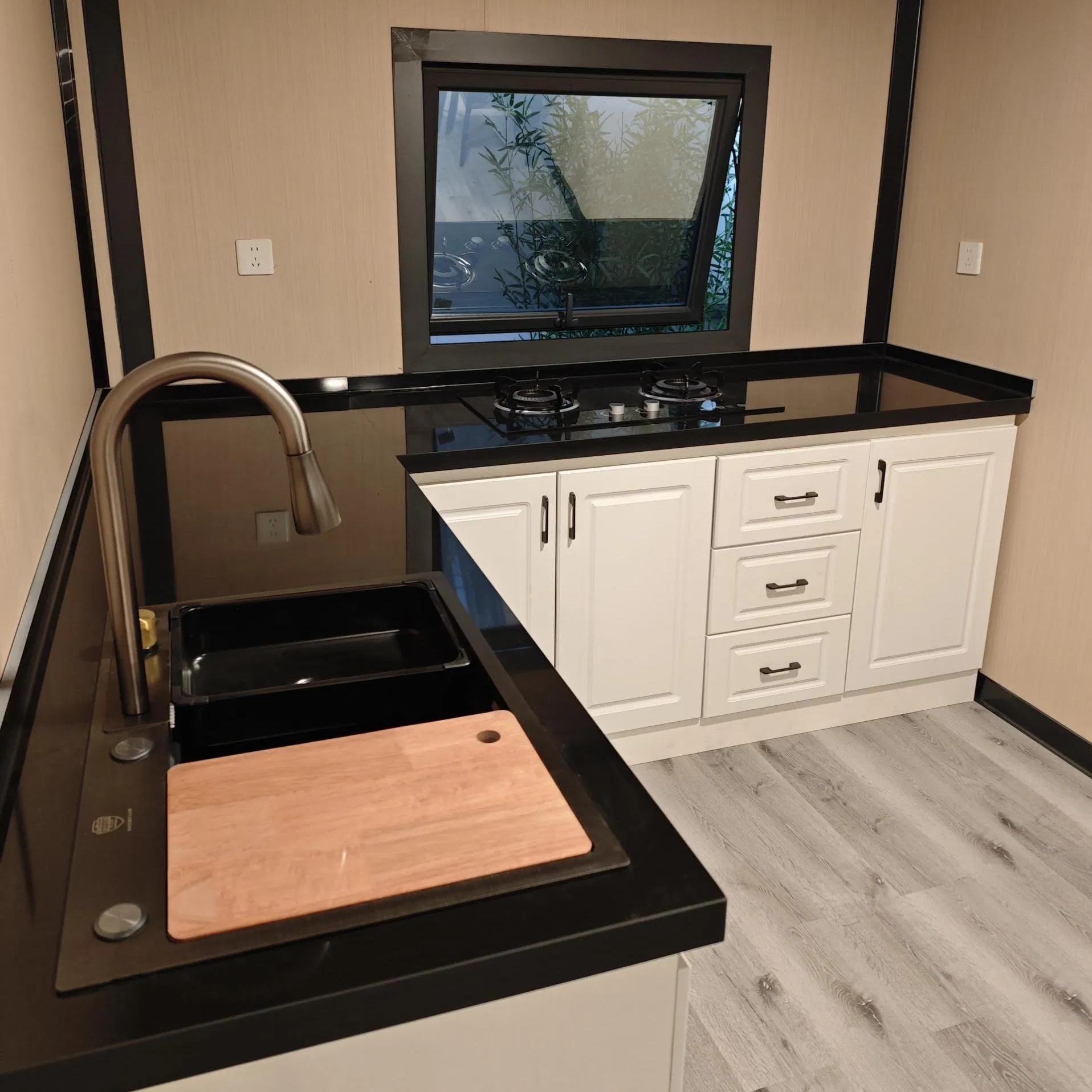 Prefab House Foldable Container Office with EPS Sandwich Panels Fireproof Design