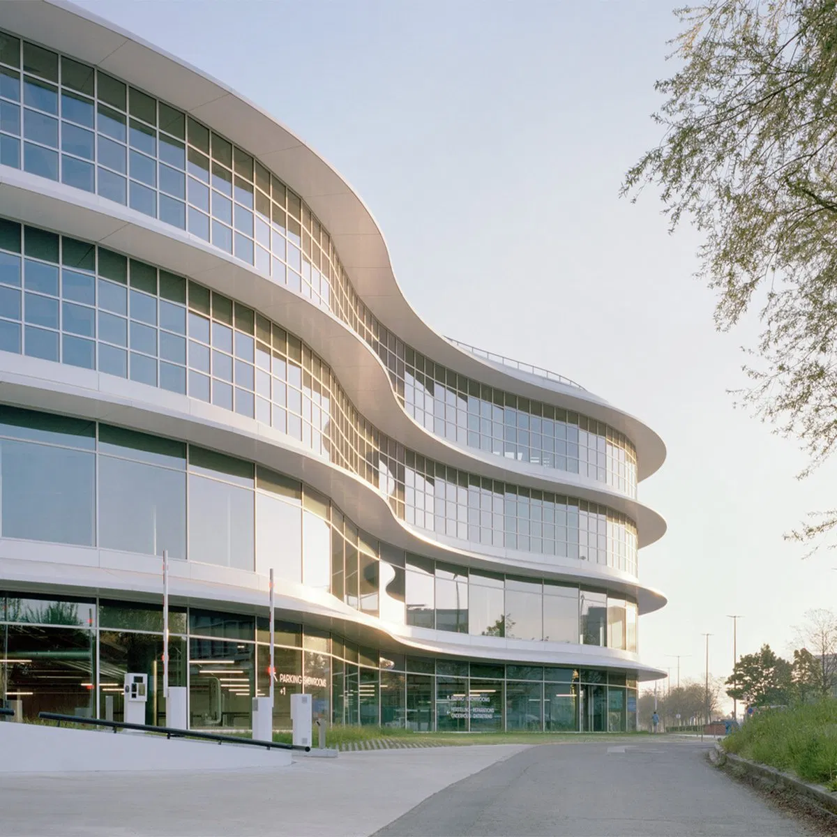 Wholesale Manufacturing New Design Modular Portable Prefabricated Light Steel Frame Structure Construction Building Material Hangar House with Sandwich Panel