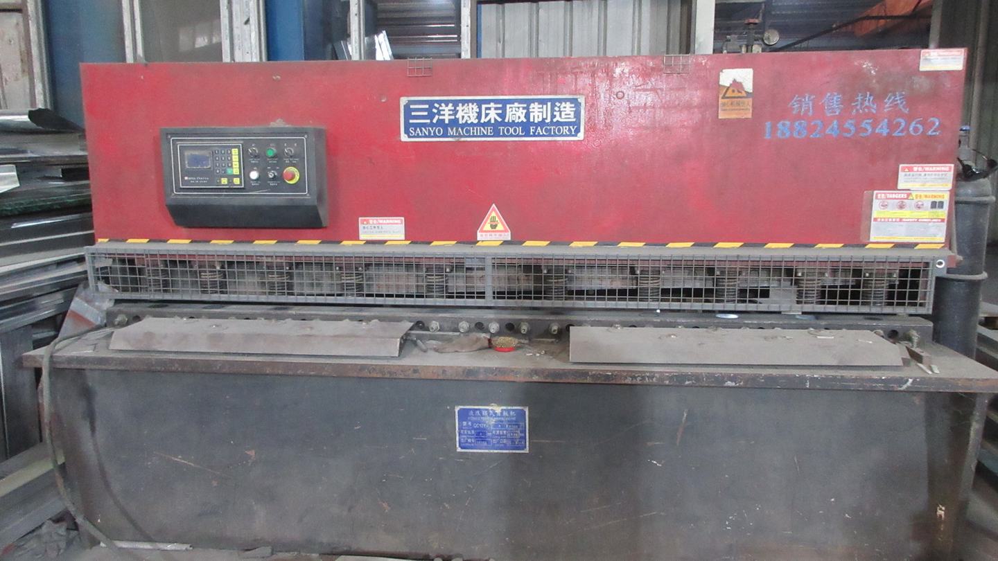 Hydraulic shear cutting machine for steel plate processing