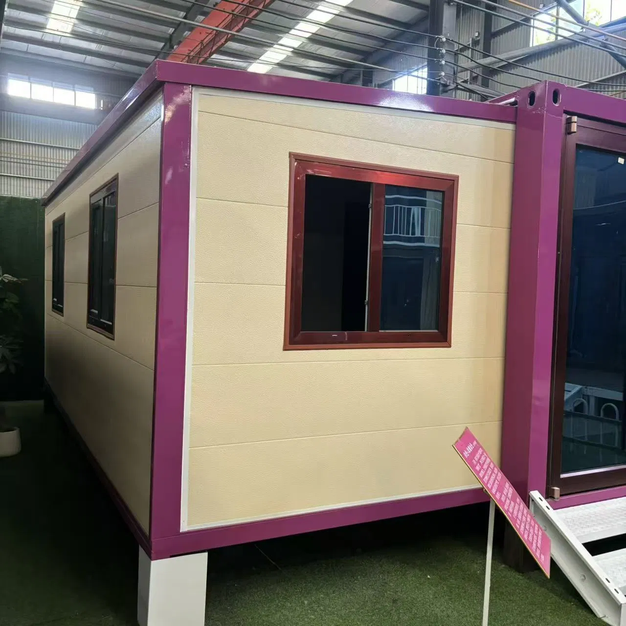 Factory Direct Sales Fireproof Prefabricated House Luxury Residential Light Steel House Villa Detachable Container House PU Sandwich Panel