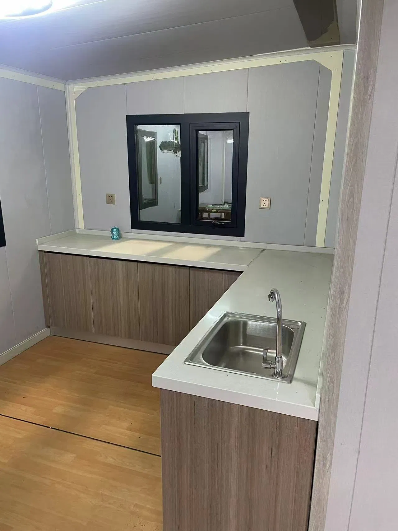 Prefabricated Expansion Container House for Outdoor Usecollapsible Small Family Rental Apartment Residential Modular House