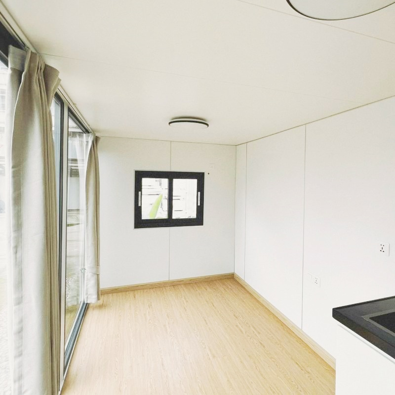 Luxury Prefabricated Portable Modular Prefab Villa Steel Home Customized Mobile Apple Cabin Vessel House for Vacation Campsites Villas