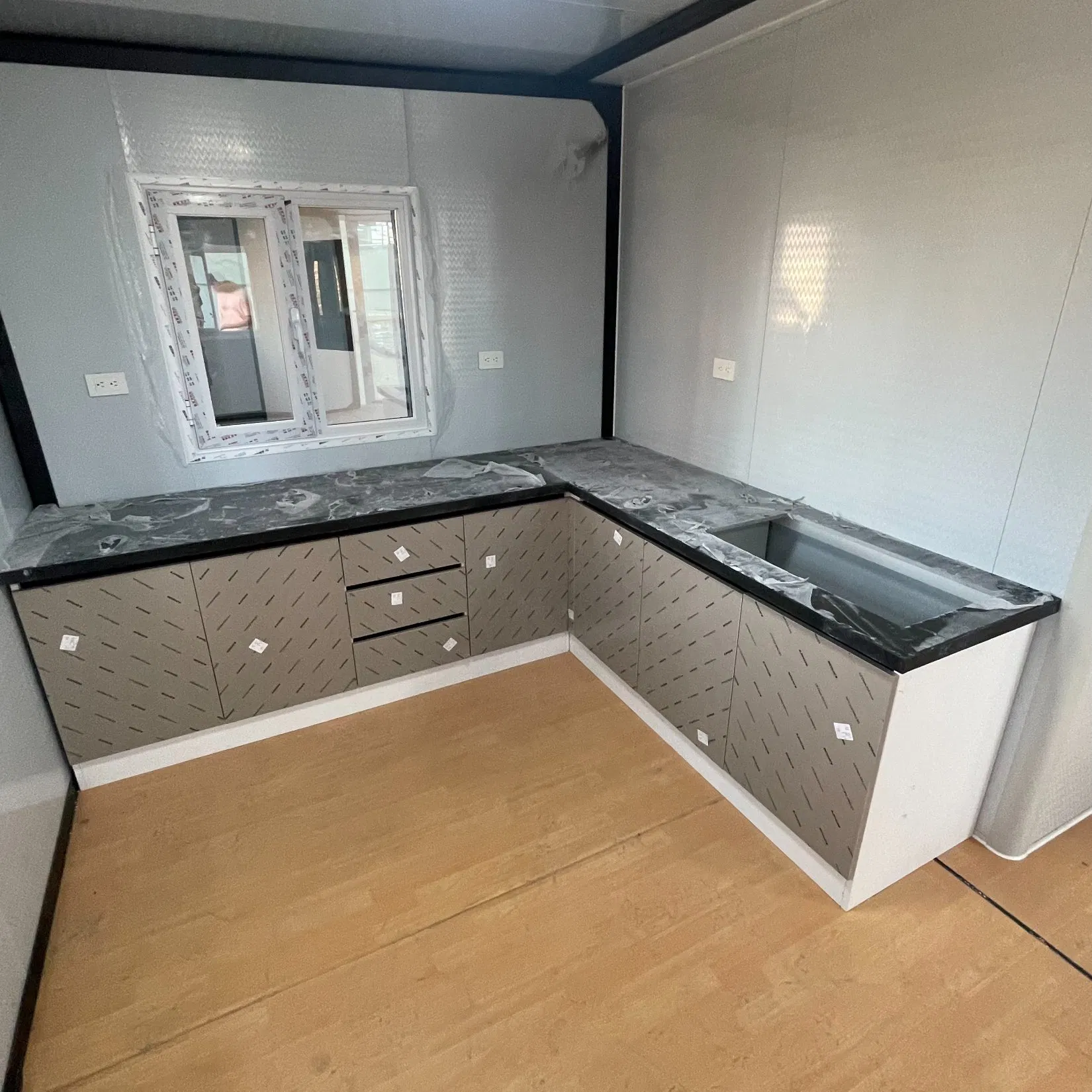 Waterproof Prefabricated 40FT 20FT Folding Portable Home Two Bedroom Prefab Outdoor Expandable Container House