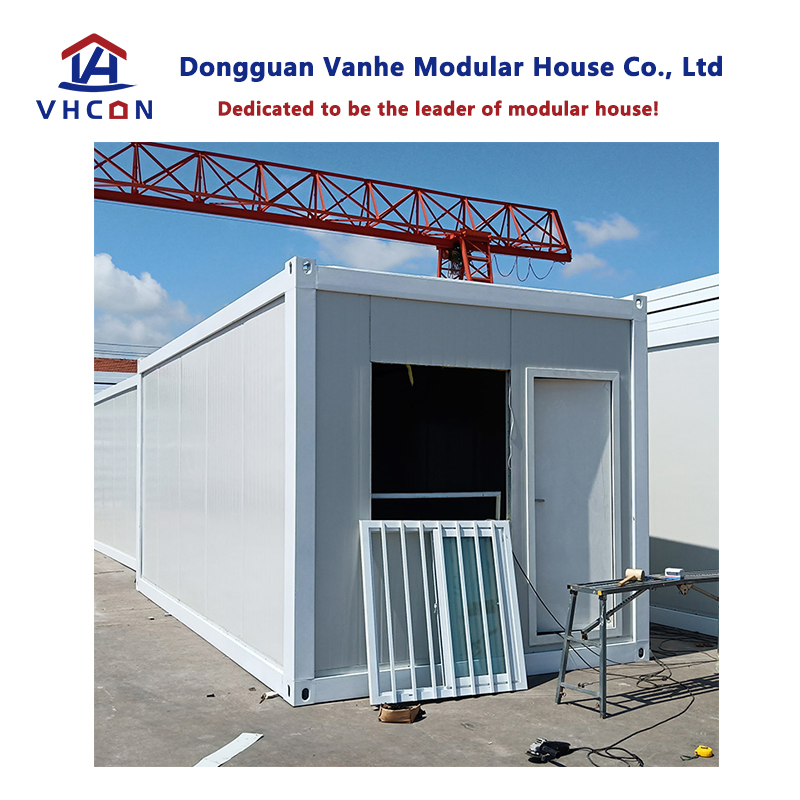 Modular Portable Insulated Waterproof Prefabricated EPS Sandwich Panel Temporary Living Expandable Luxury Living Container Prefab House