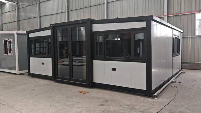 Light steel frame fabrication and galvanized steel processing at Estable Living factory