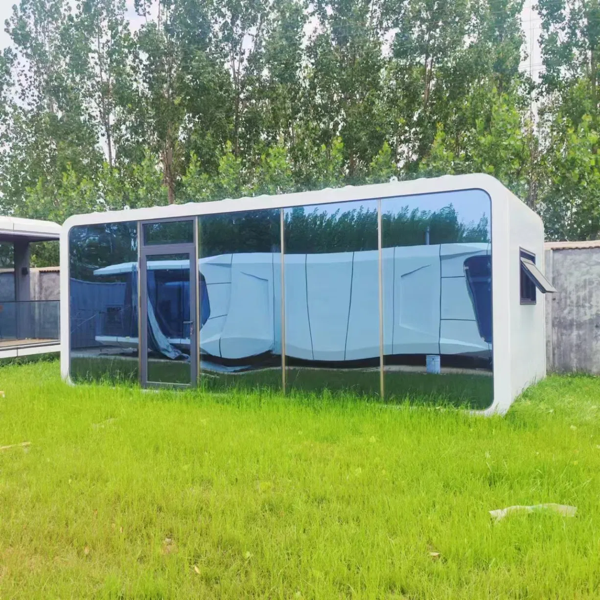 High Quality Prefabricated Portable Tiny Prefab Quick Assembly Container House Pod Safe Strong Stable Mobile Apple Cabin