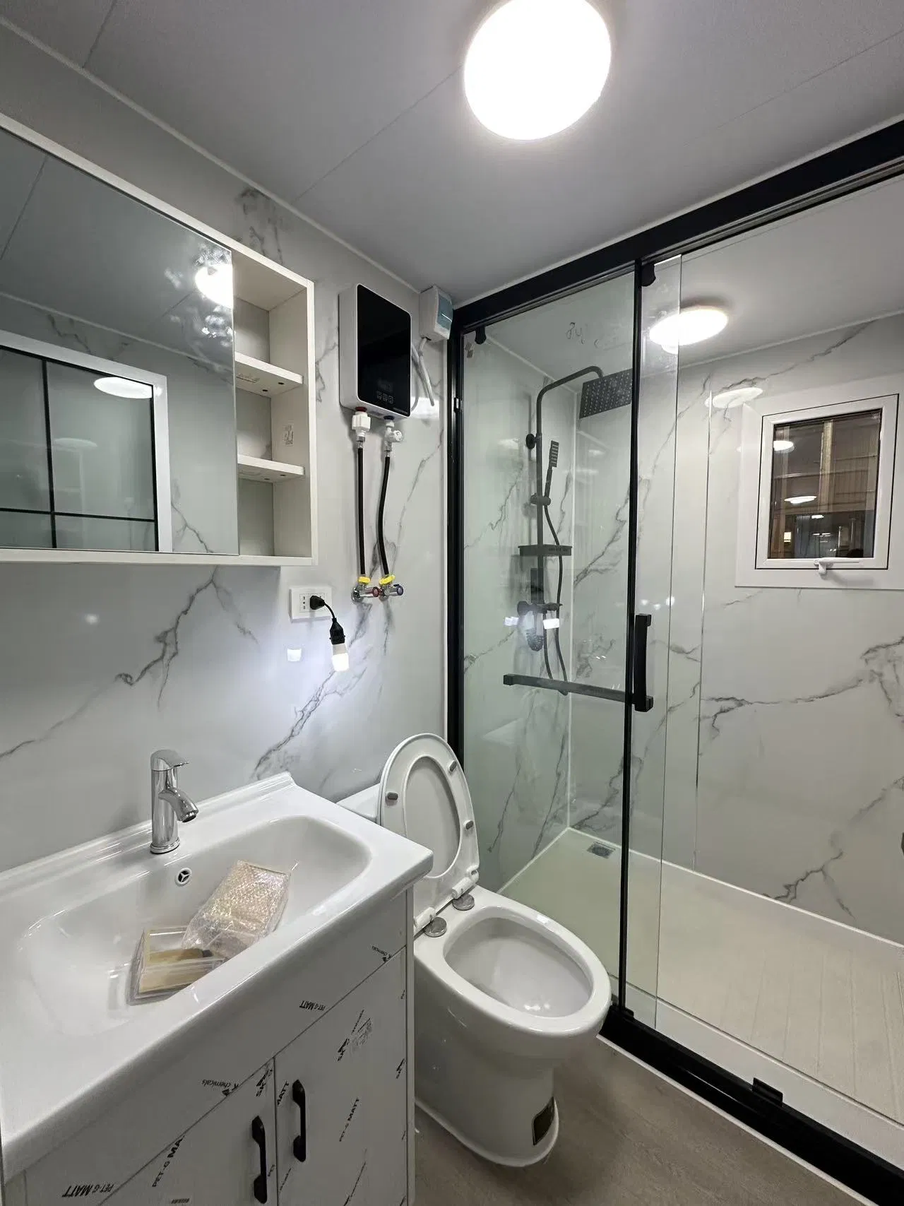 20FT Luxury Floor-to-Ceiling Long Window Double-Wing Expandable Container House