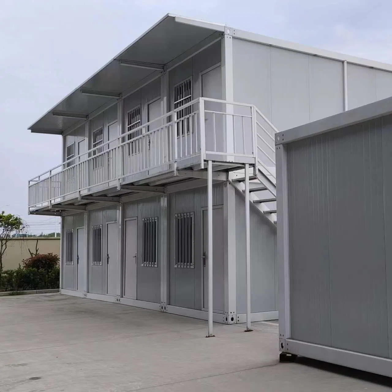 Modern Prefab Flat Pack Container House Detachable Office Use Made of Steel and Sandwich Panel Golden Supplier