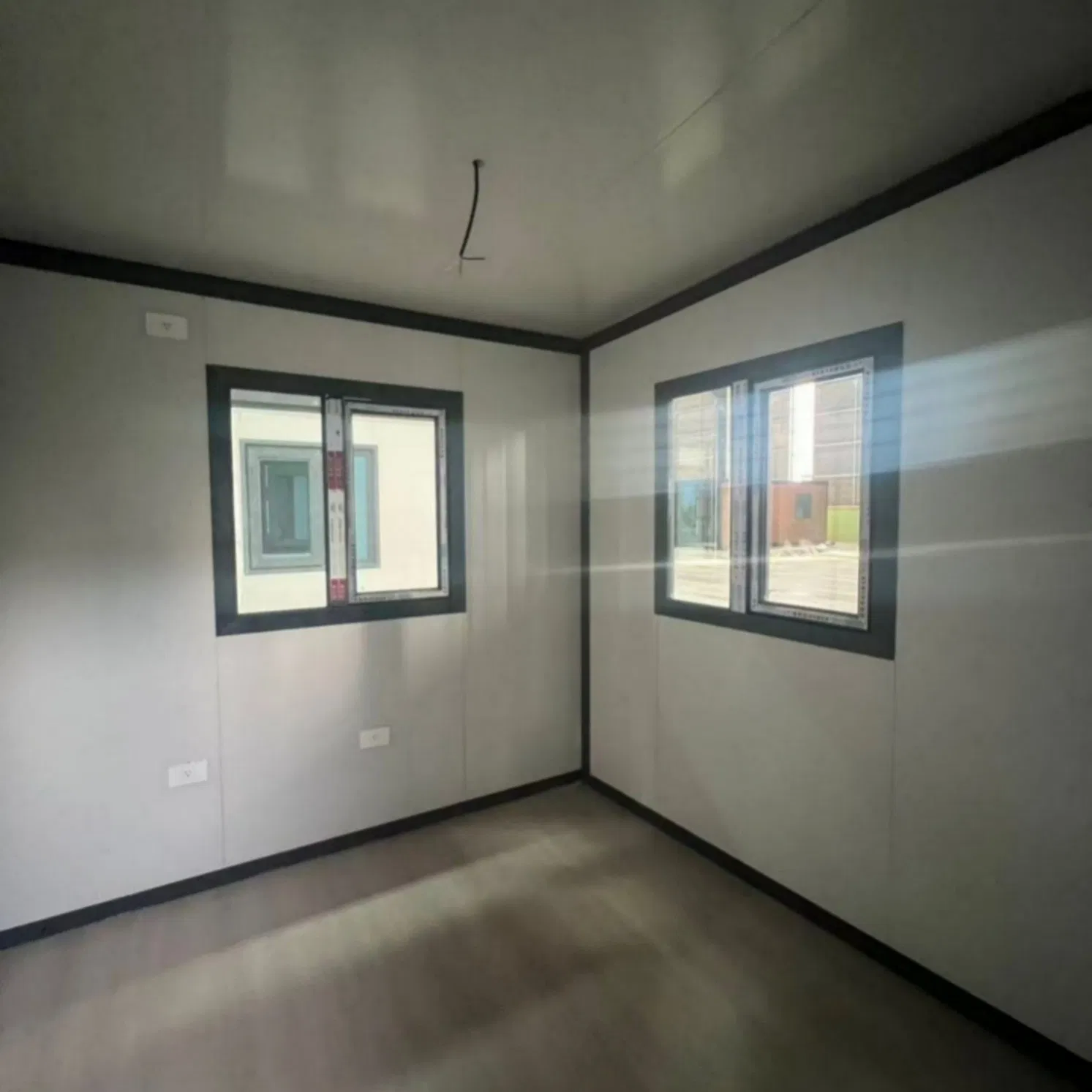 20FT Double Wing Expandable Storage Unit with 40X60mm Bottom Frame and Double Glazed Windows for Comfortable Use