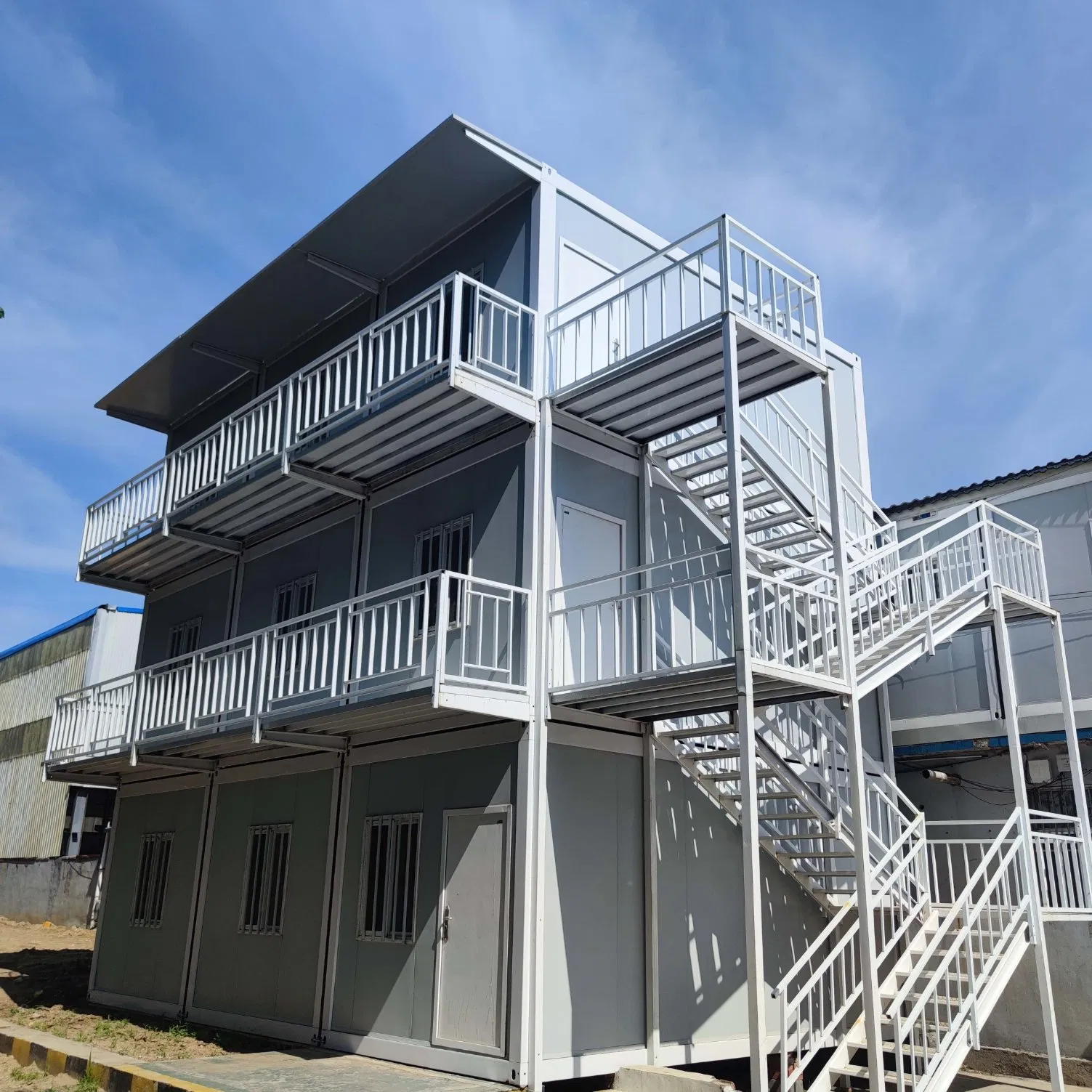 Quick Assembly Shop Use Prefabricated Glass Wall Mobile Office 2 Story Prefab Container House with Leisure Sunroom