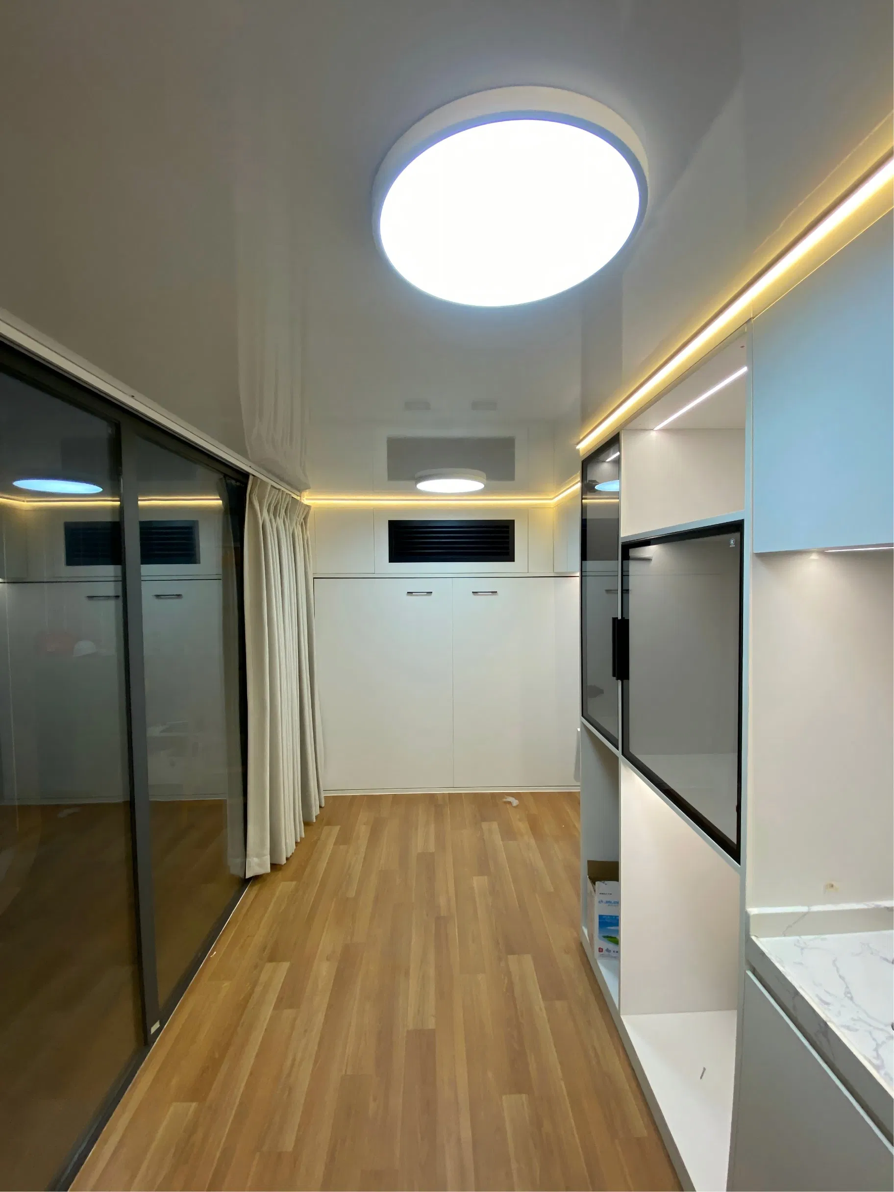 Customized Size Prefab Home Smart Capsule House for Scenic Area Hotel Mobile Capsule Unit Luxury Space Module Portable Container House Space Capsule
