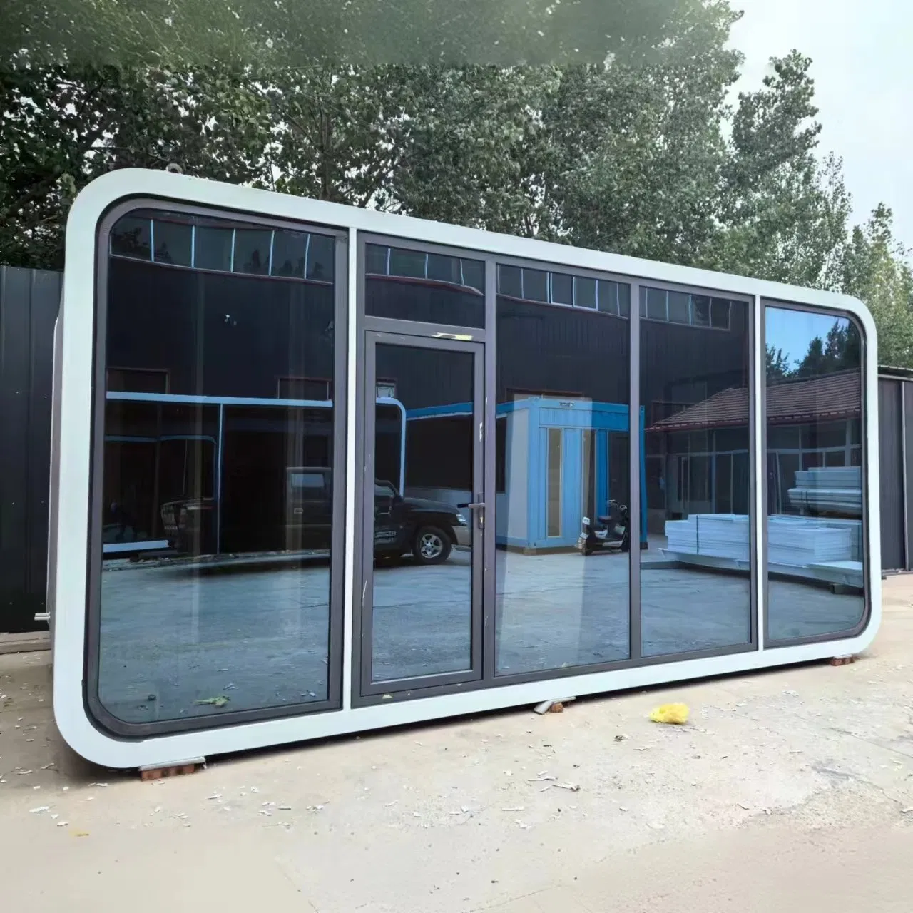 High Quality Prefabricated Portable Tiny Prefab Quick Assembly Container House Pod Safe Strong Stable Mobile Apple Cabin