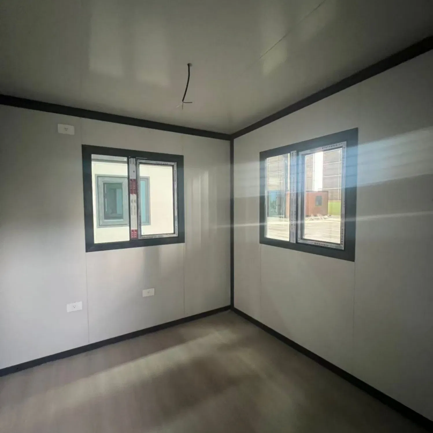 20FT Double Wing Expandable Housing Unit with 40X60mm Steel Bottom Frame and Seamless No Nail Interior Finish