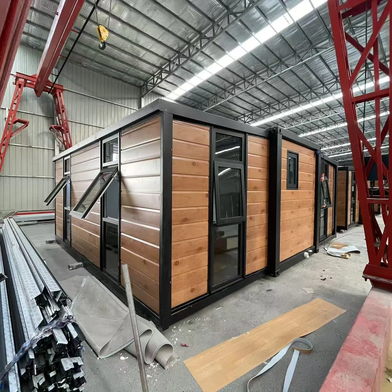 20FT Luxury Floor-to-Ceiling Long Window Double-Wing Expandable Container House