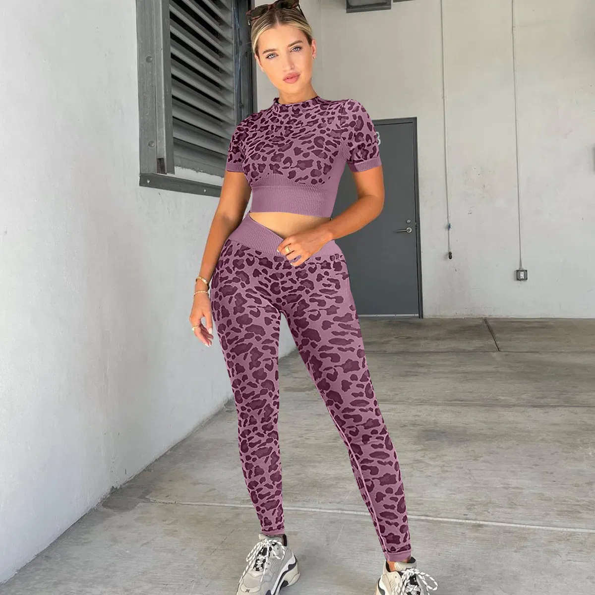 Wholesale Factory 2023 New Fashion Leopard Print Fitness Clothing Set Women's Clothes Running Sports Tight Yoga Clothing Sports Yoga Wear