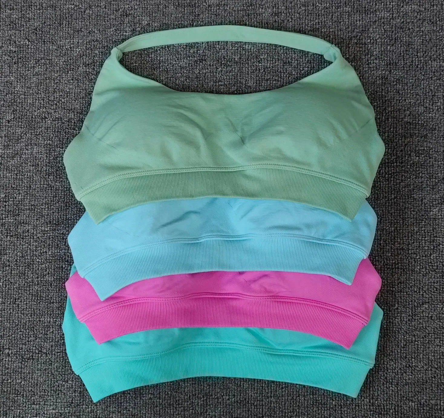 Ladies Seamless Sports Bra Sports Top Bra Sportswear Gym Wear Active Wear Bra Top with Cup